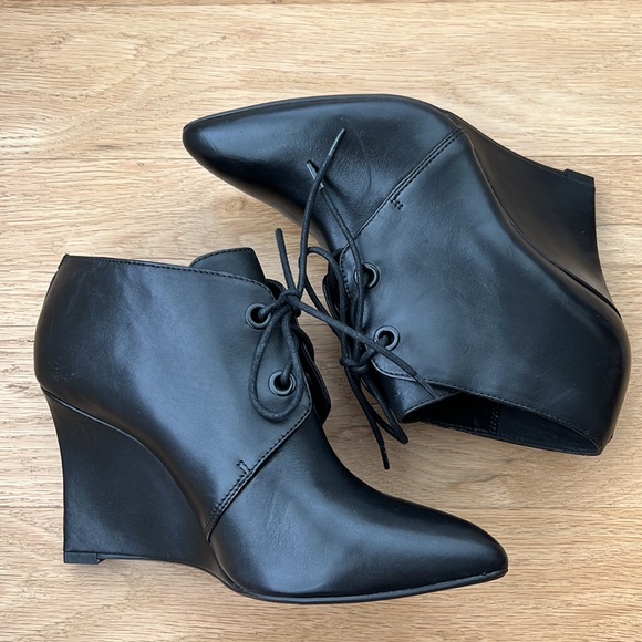 Clarks wedge booties. Black. Size 9. Never worn! - Picture 6 of 9